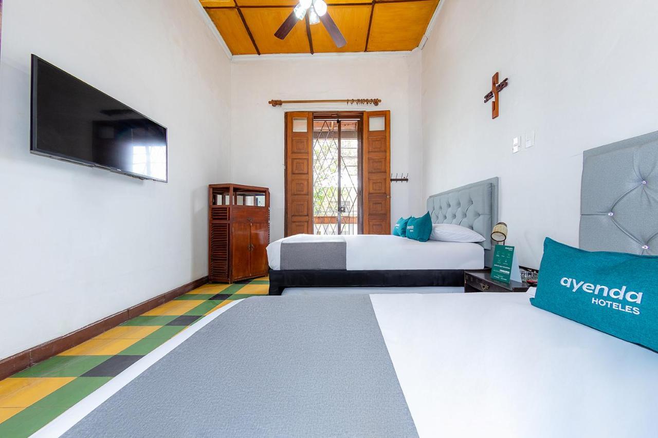 Ayenda Sarayu House Hotel Меделин Екстериор снимка